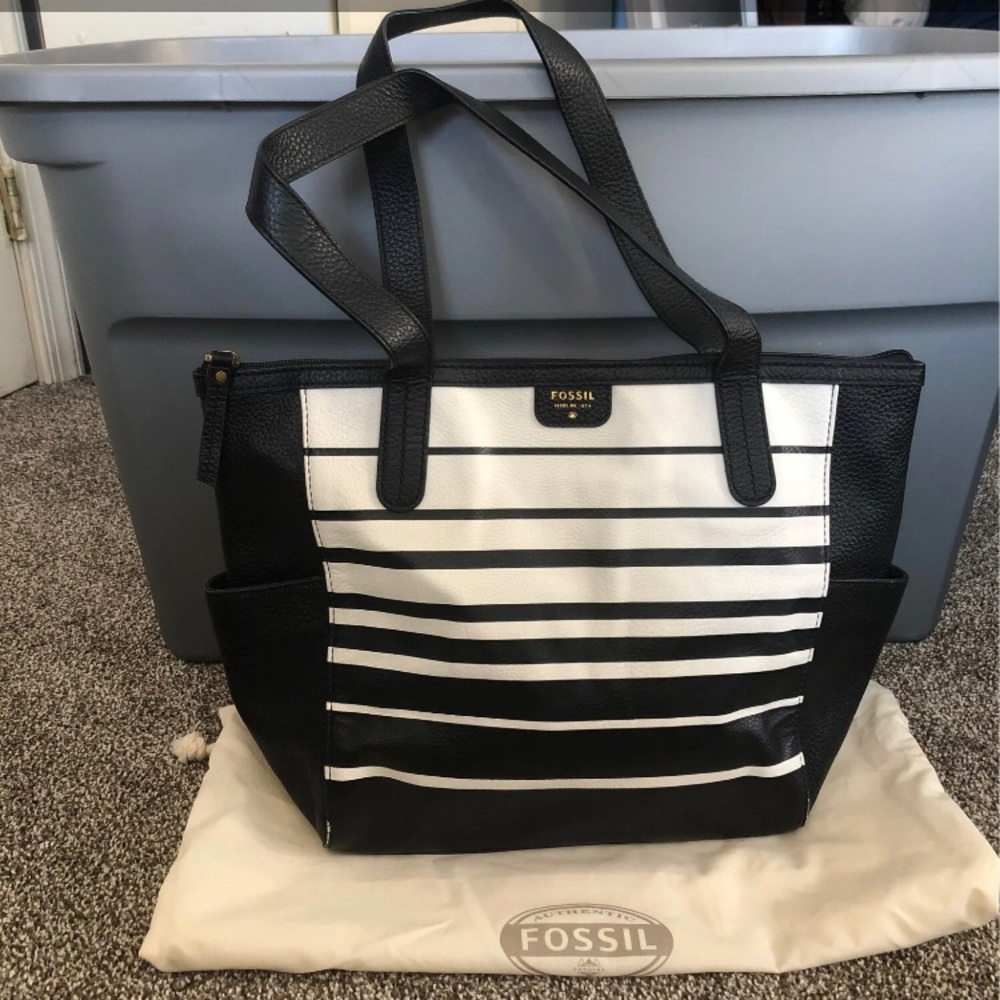 Fossil tote